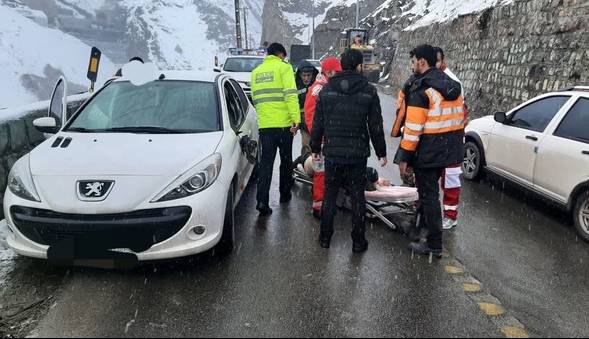 ریزش سنگ در جاده کرج ـ چالوس منجر به فوت یک نفر شد