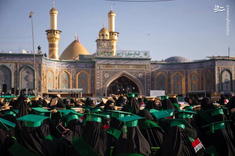 عکس/ جشن فارغ‌التحصیلی دانشجویان در مقابل حرم حضرت عباس(ع)