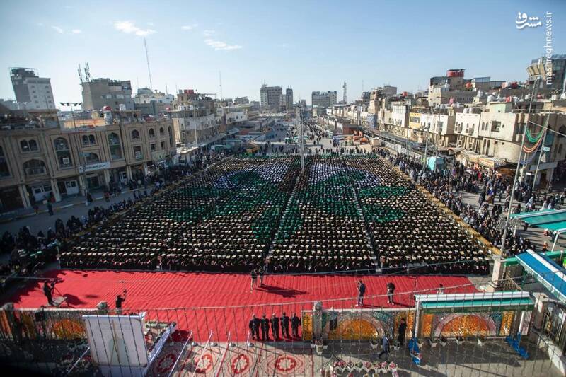 عکس/ جشن فارغ‌التحصیلی دانشجویان در مقابل حرم حضرت عباس(ع)