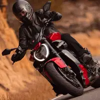 بررسی موتورسیکلت دوکاتی XDiavel V4 مدل ۲۰۲۵