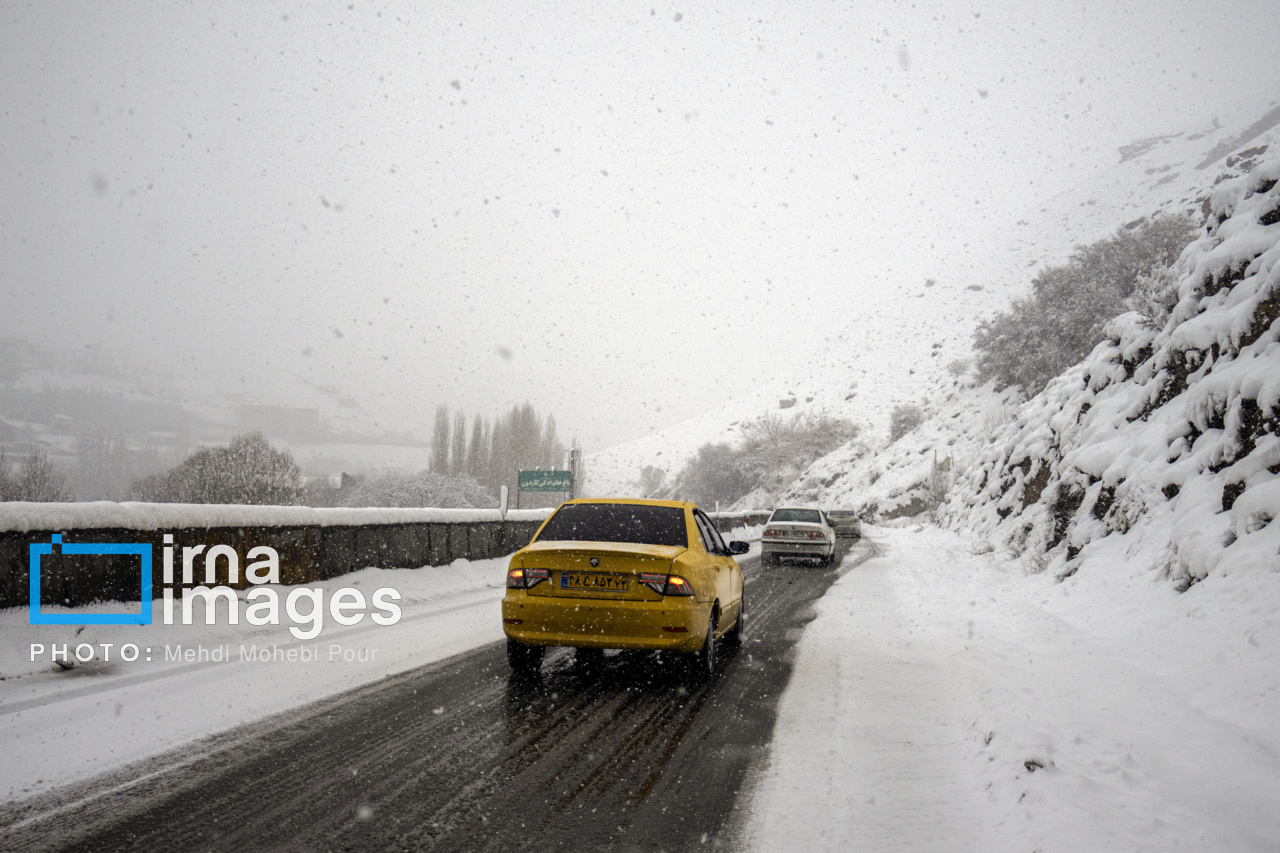 آغاز بارش در محورهای آذربایجان شرقی؛ الزام زنجیر چرخ برای تردد در گردنه‌ها