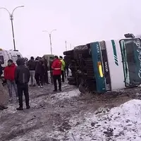 جزئیات واژگونی دو مینی‌بوس حامل کارگران در جلفا؛ ۱۳نفر مصدوم شدند