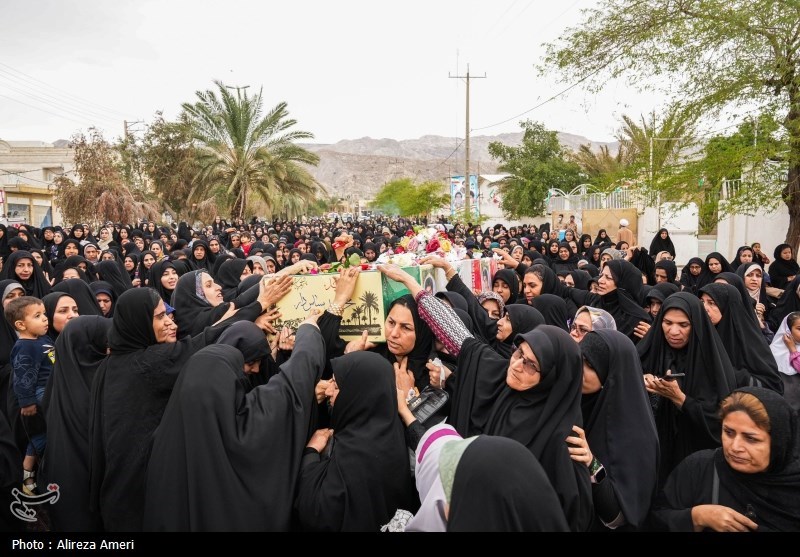 تشییع پیکر مطهر ۲ شهید دوران دفاع مقدس در فارس