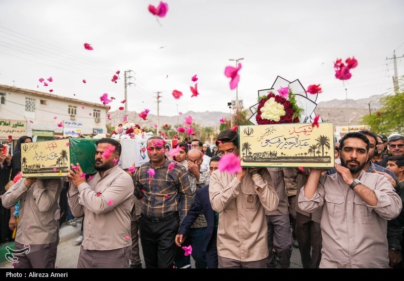 تشییع پیکر مطهر ۲ شهید دوران دفاع مقدس در فارس