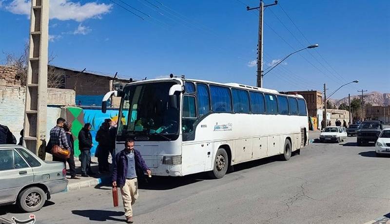 عکس/ سردرگمی مسافران پس از پلمب شرکت مسافربری کرمان