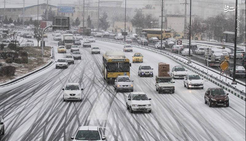 ثبت بیش از 600 تصادف خسارتی در روز برفی مشهد