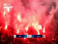 آتش بازی هواداران پرسپولیس روی سکوهای ورزشگاه آزادی بعد از برد دربی 105