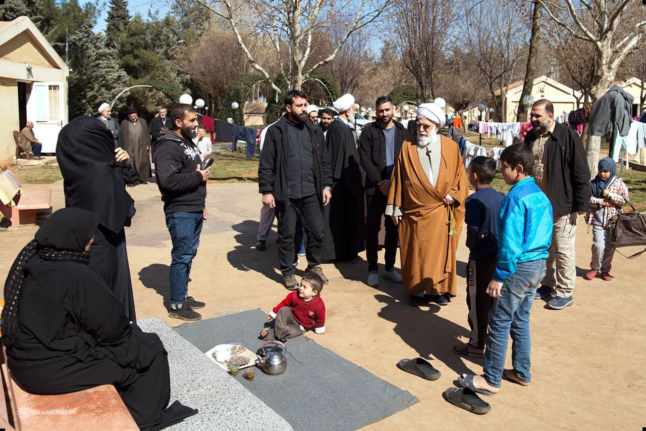 گفت‌وگوی نمایندگان رهبر انقلاب با جنگ‌زدگان سوری مستقر در لبنان