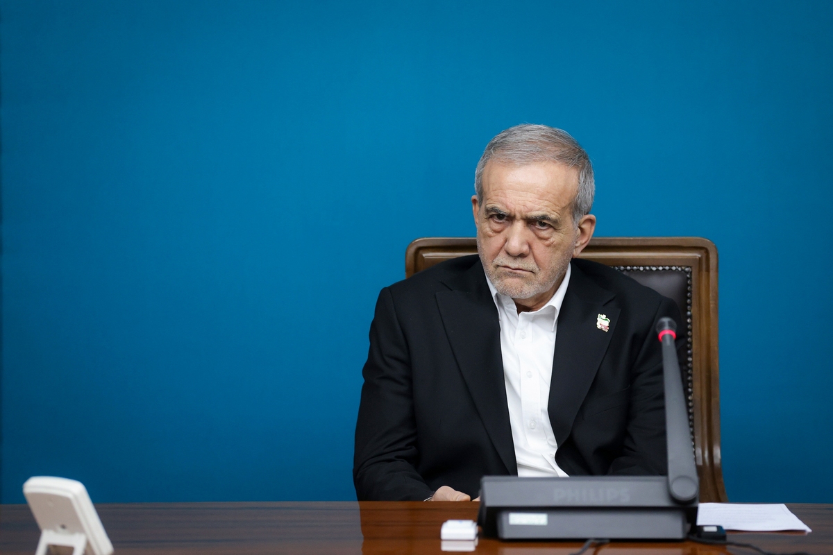 مقام دولت: رئیس جمهور برای نجات ایران تنها نخواهد ماند