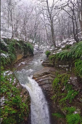 آبشار زیبای ویسادار در زمستان