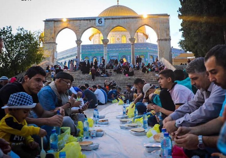 افطاری در مسجدالاقصی در ماه مبارک رمضان