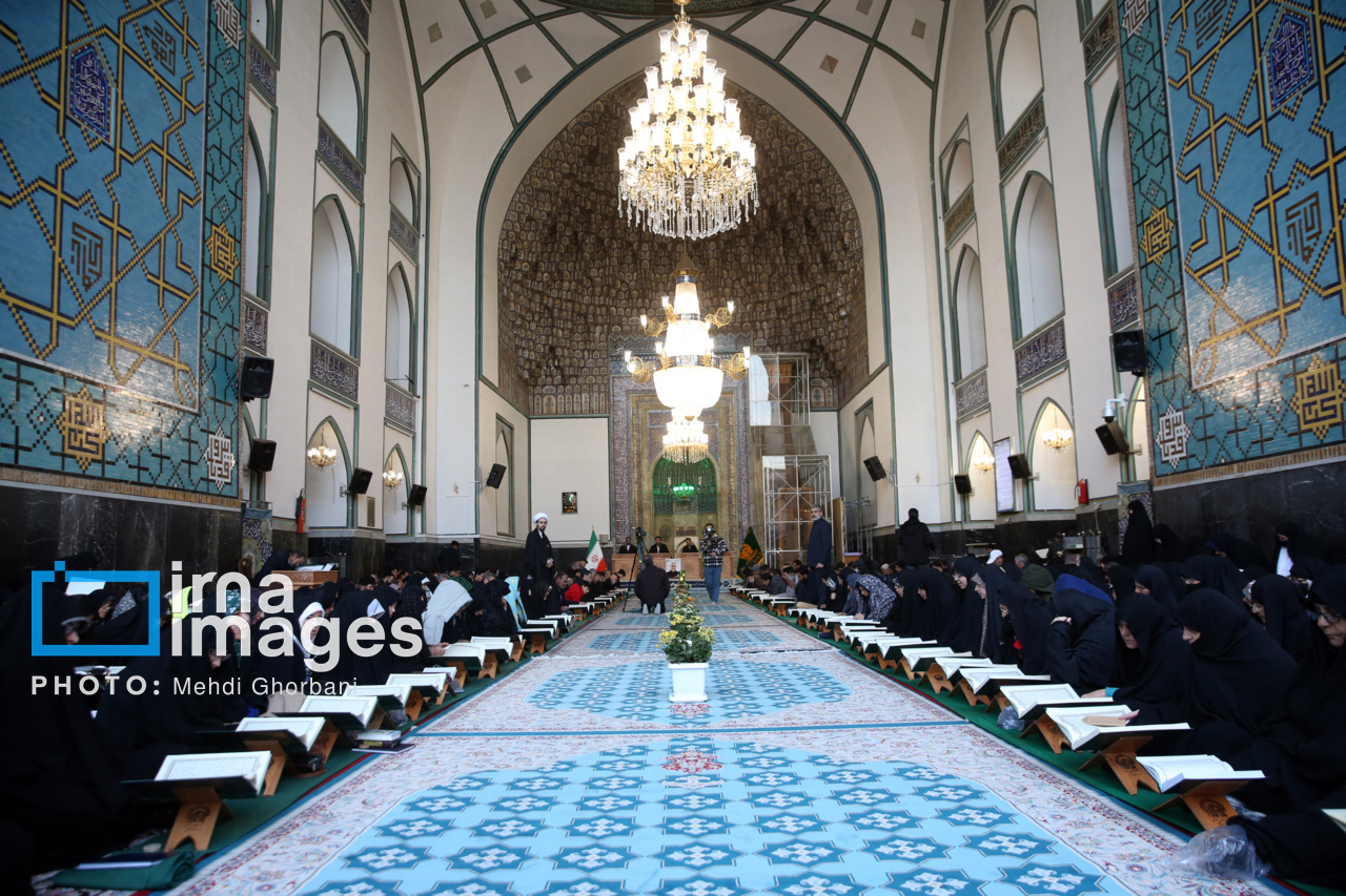 عکس/ جزء خوانی قرآن در حرم امام رضا(ع)