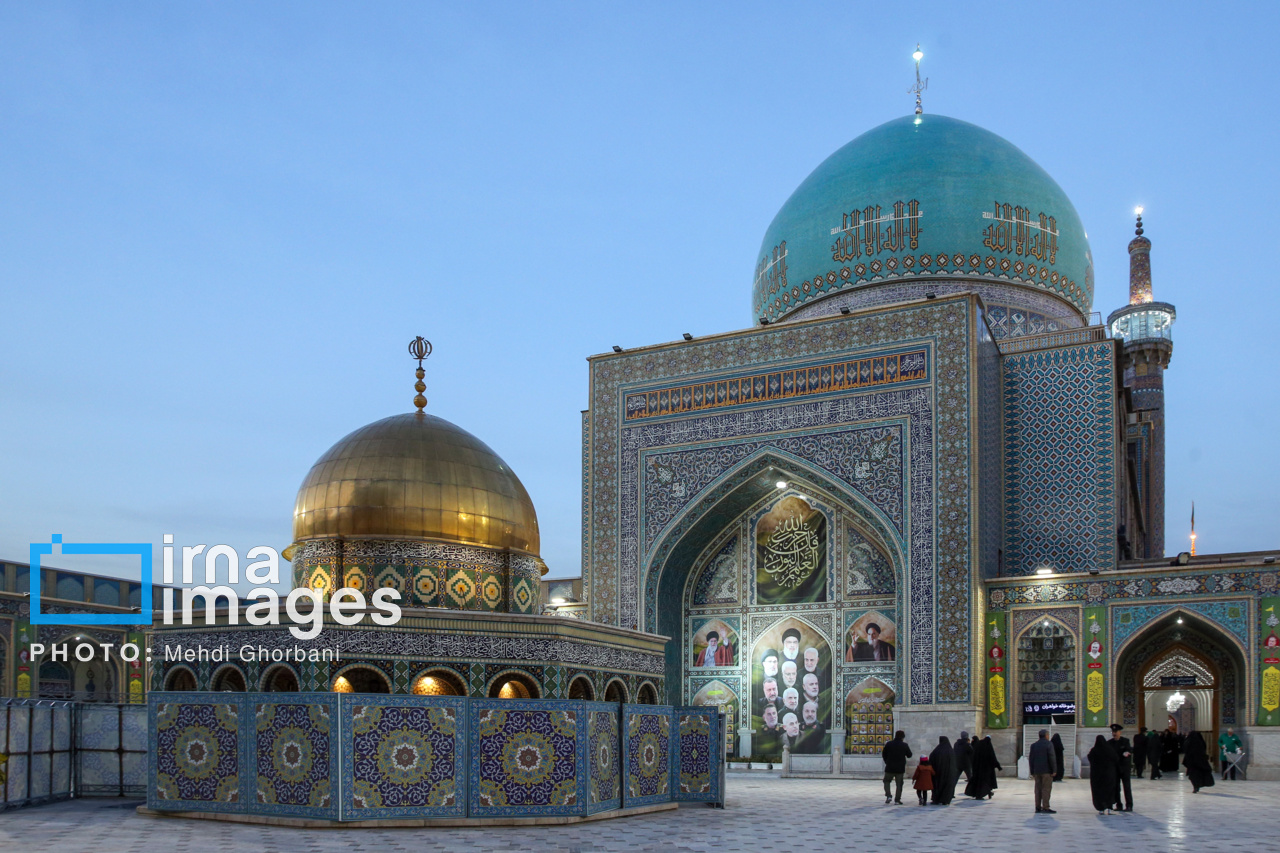 عکس/ جزء خوانی قرآن در حرم امام رضا(ع)