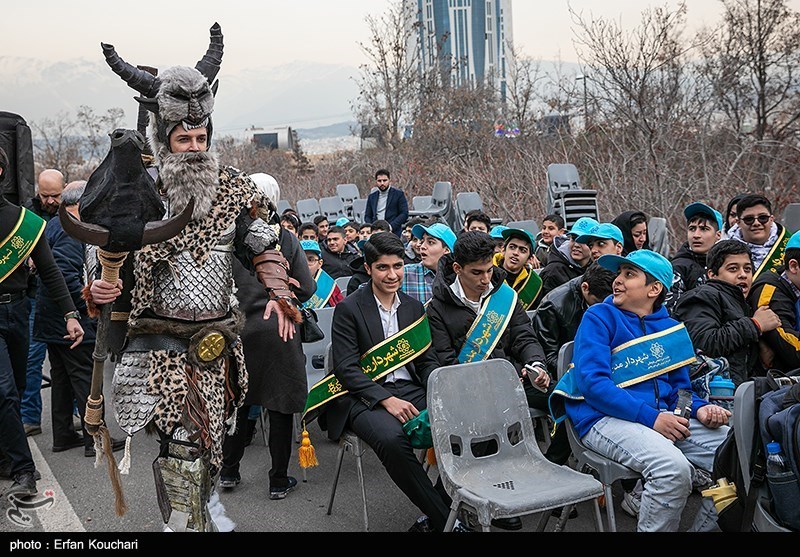 عکس/ غرس ۲۰۰۰ نهال توسط دانش آموزان مدارس شهر تهران