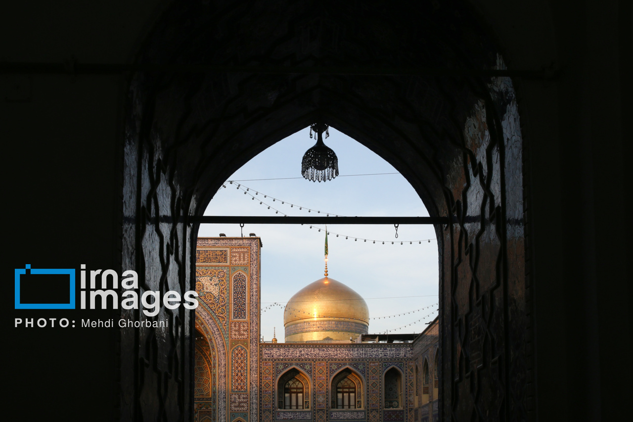 عکس/ جزء خوانی قرآن در حرم امام رضا(ع)
