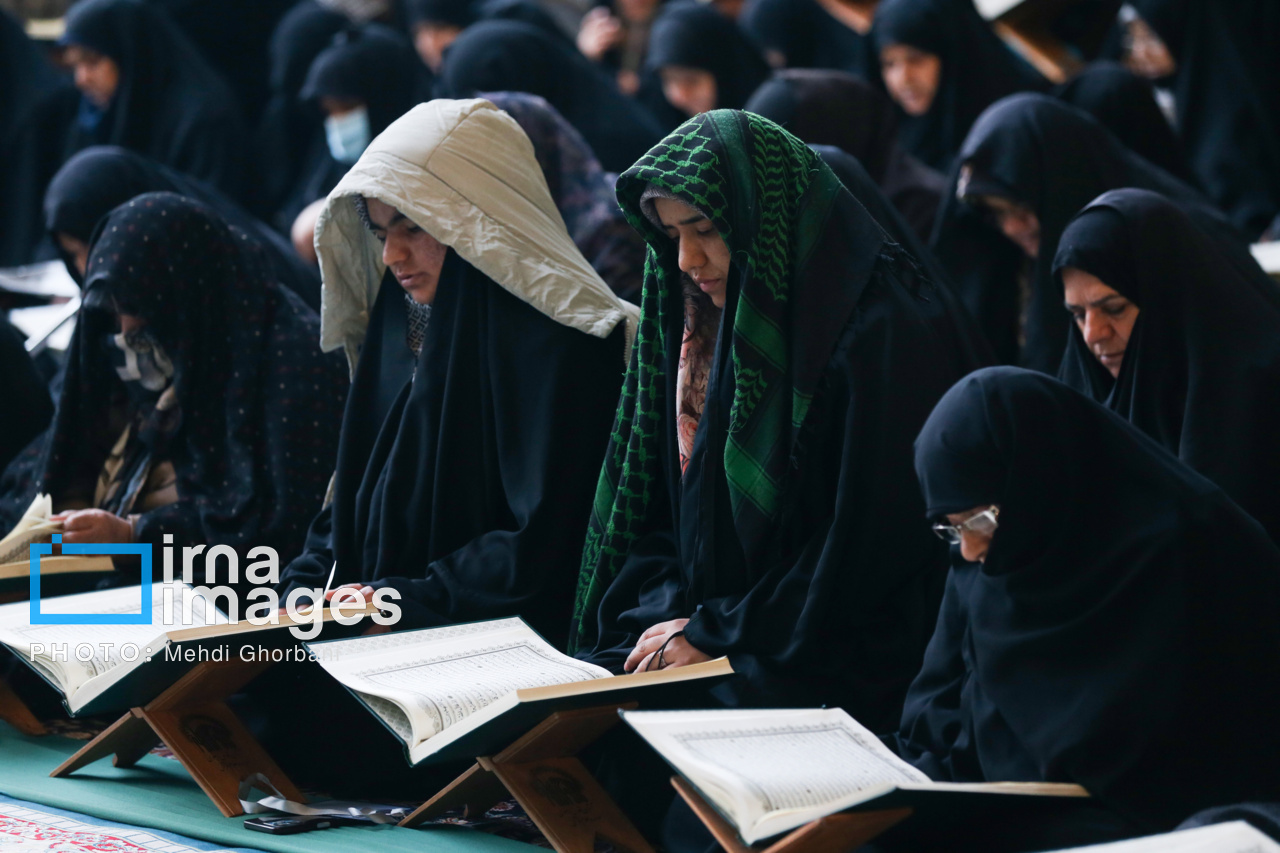 عکس/ جزء خوانی قرآن در حرم امام رضا(ع)