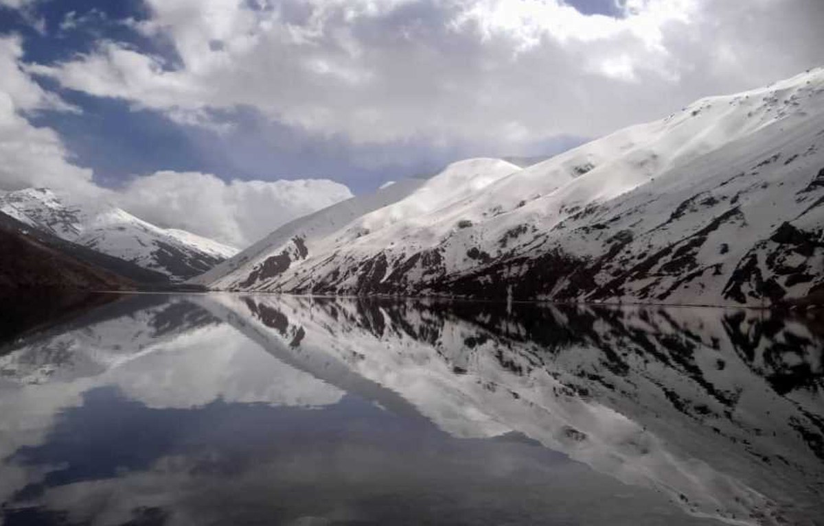 نمایی زمستانی از دریاچۀ گهر لرستان