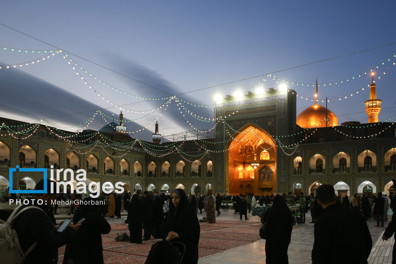 عکس/ جزء خوانی قرآن در حرم امام رضا(ع)