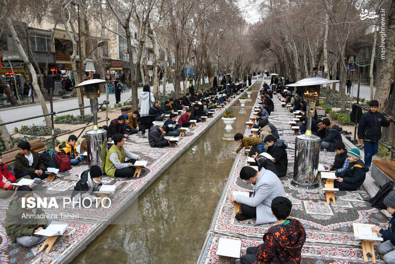 مراسم جزخوانی قرآن کریم در گذر فرهنگی چهارباغ اصفهان