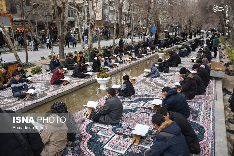 مراسم جزخوانی قرآن کریم در گذر فرهنگی چهارباغ اصفهان