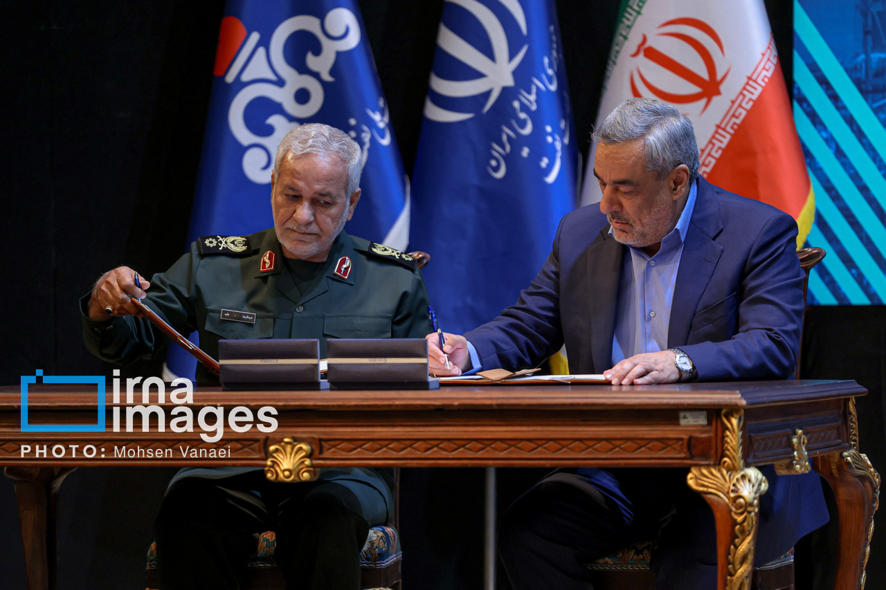عکس/ امضای قراردادهای میدان گازی مشترک پارس جنوبی