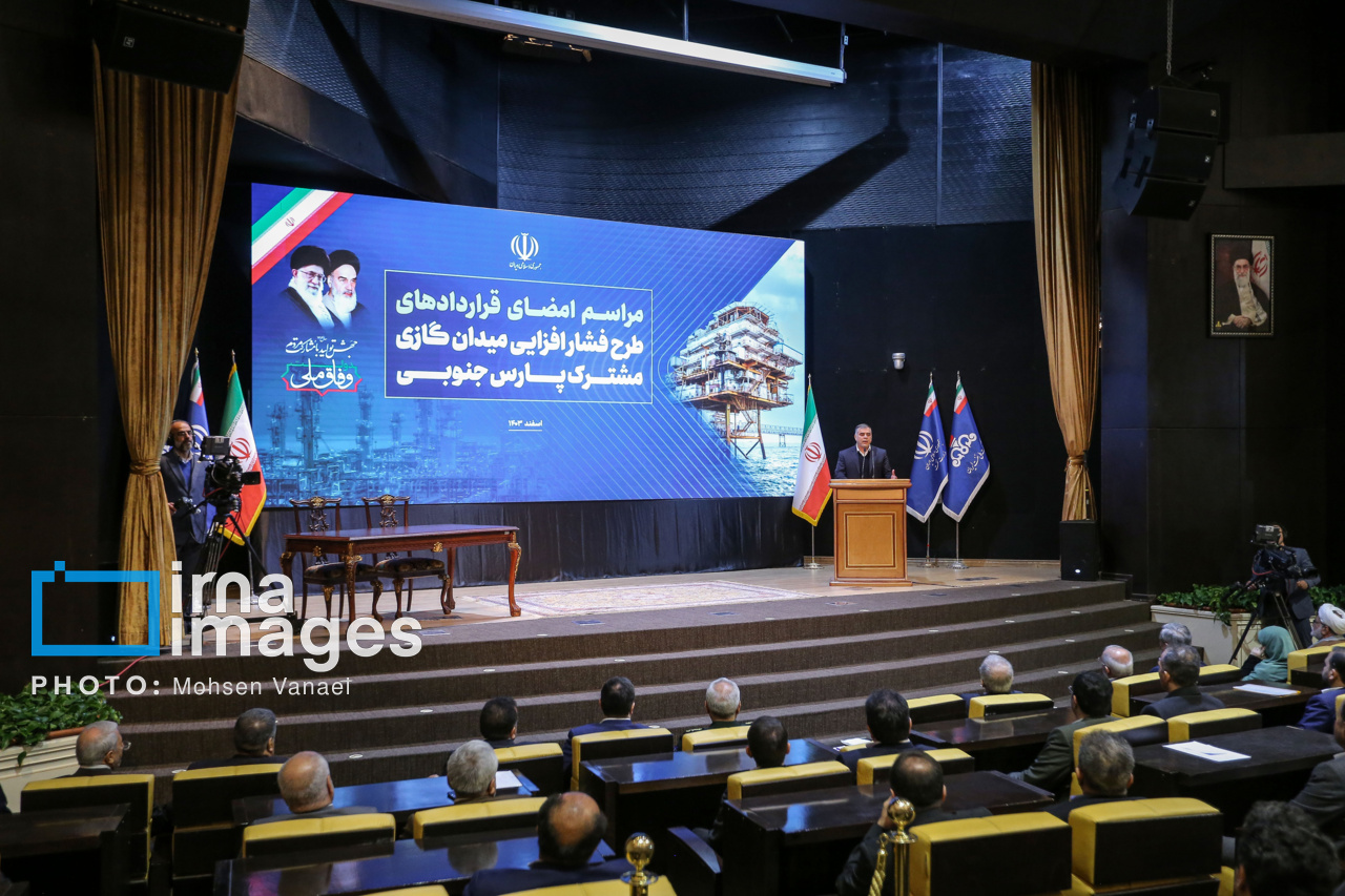 عکس/ امضای قراردادهای میدان گازی مشترک پارس جنوبی