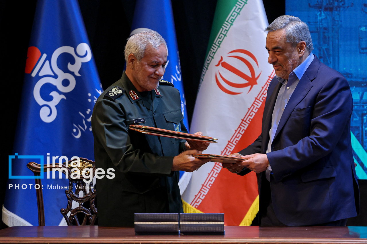 عکس/ امضای قراردادهای میدان گازی مشترک پارس جنوبی