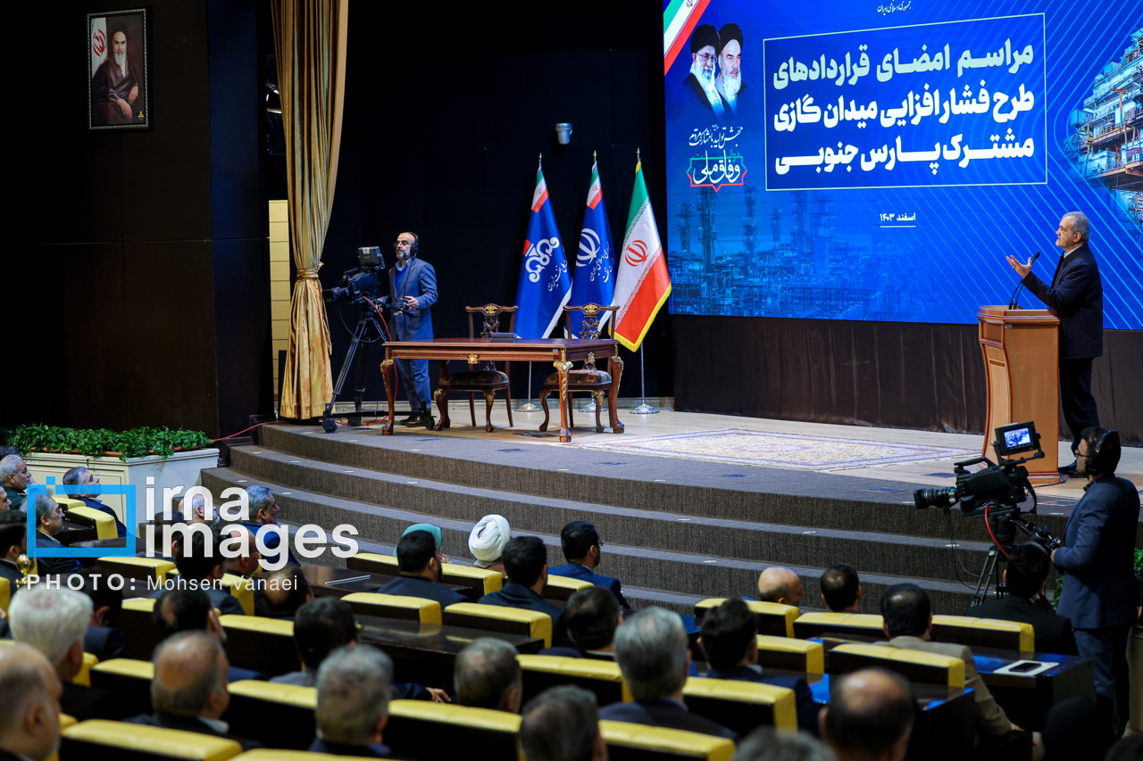 عکس/ امضای قراردادهای میدان گازی مشترک پارس جنوبی