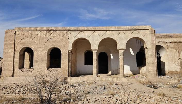 تیشه تخریب بر بنای بیمارستان تاریخی مرسلین کرمان
