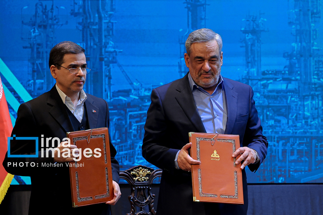 عکس/ امضای قراردادهای میدان گازی مشترک پارس جنوبی