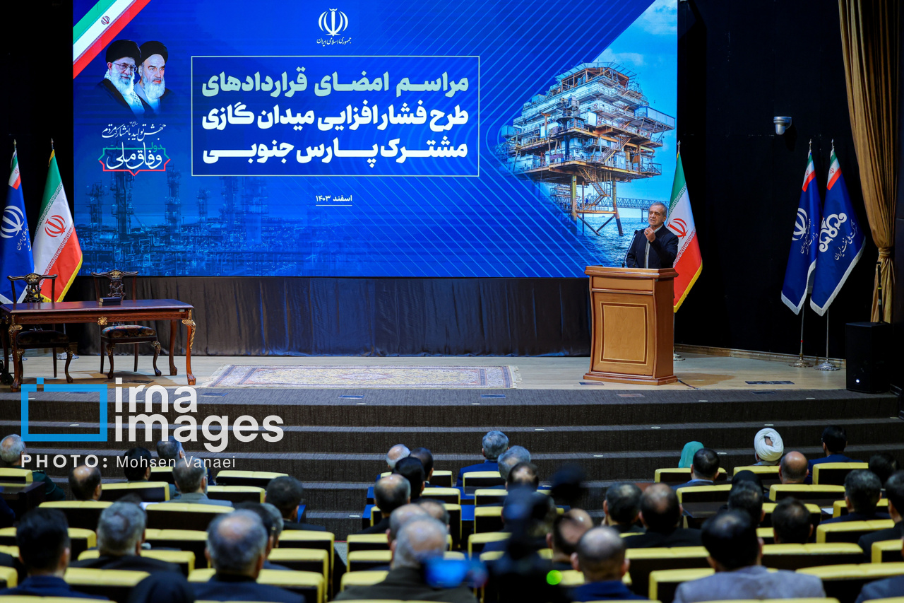 عکس/ امضای قراردادهای میدان گازی مشترک پارس جنوبی