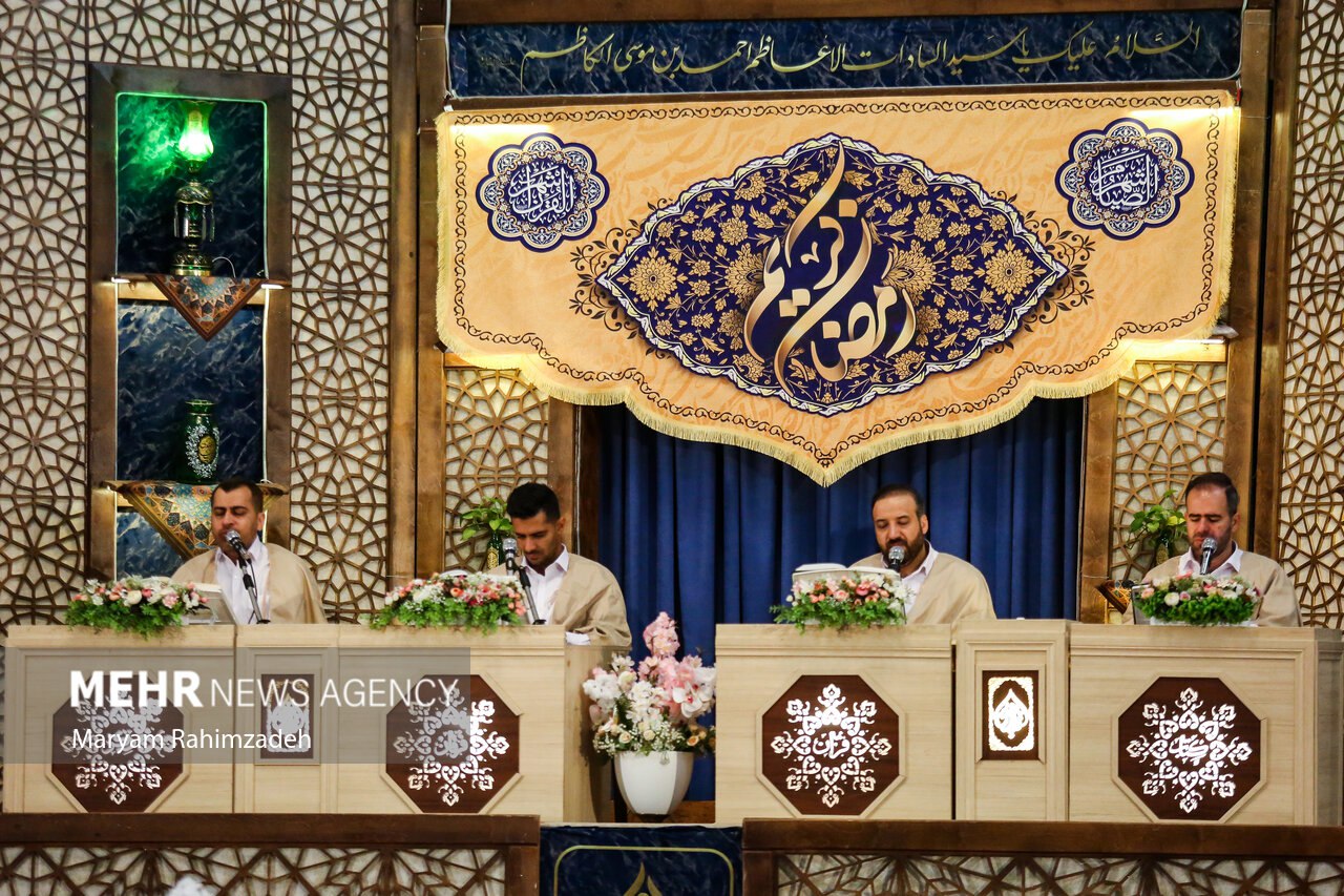 جزءخوانی قرآن کریم در حرم شاهچراغ (ع)  