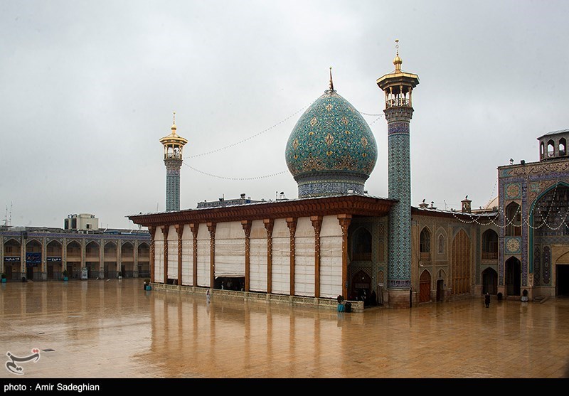 بارش باران در صحن حرم مطهر حضرت شاهچراغ (ع)