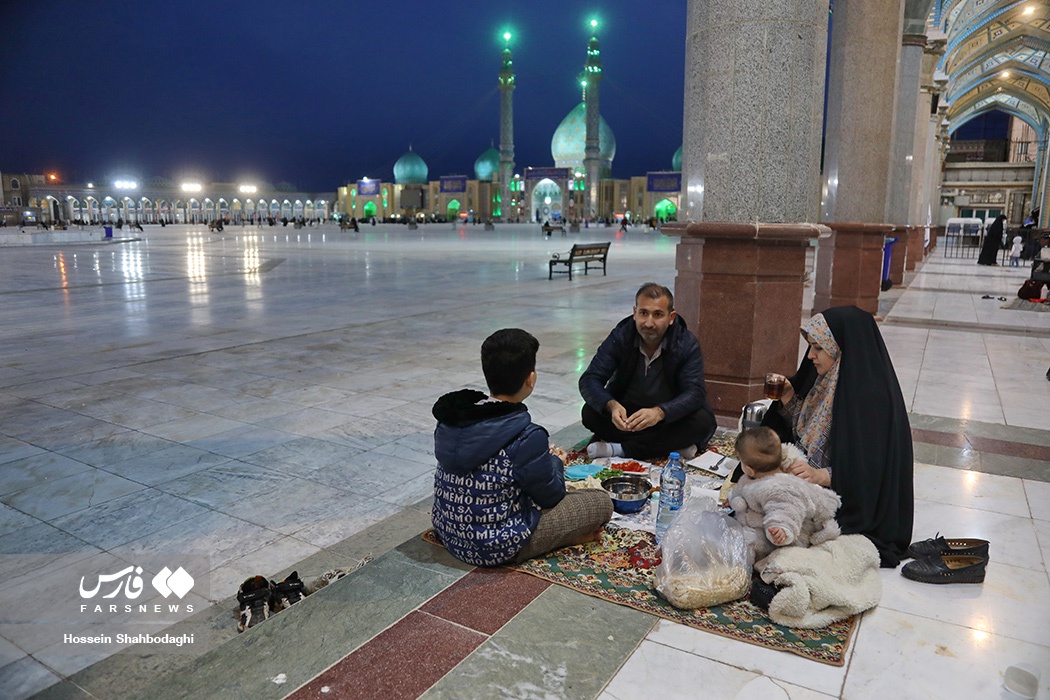 افطاری منتظران ظهور در مسجد مقدس جمکران