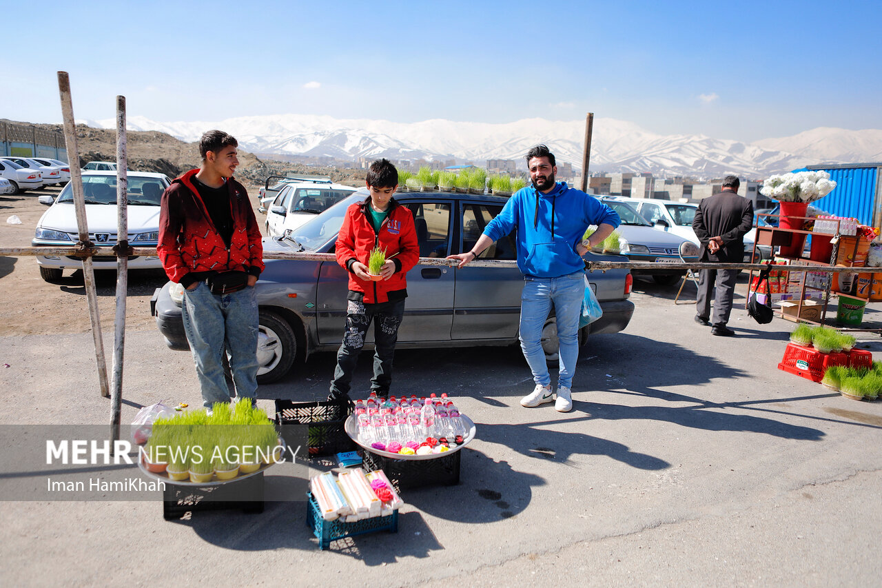 غبارروبی مزار شهدا در پنجشنبه آخر سال در همدان