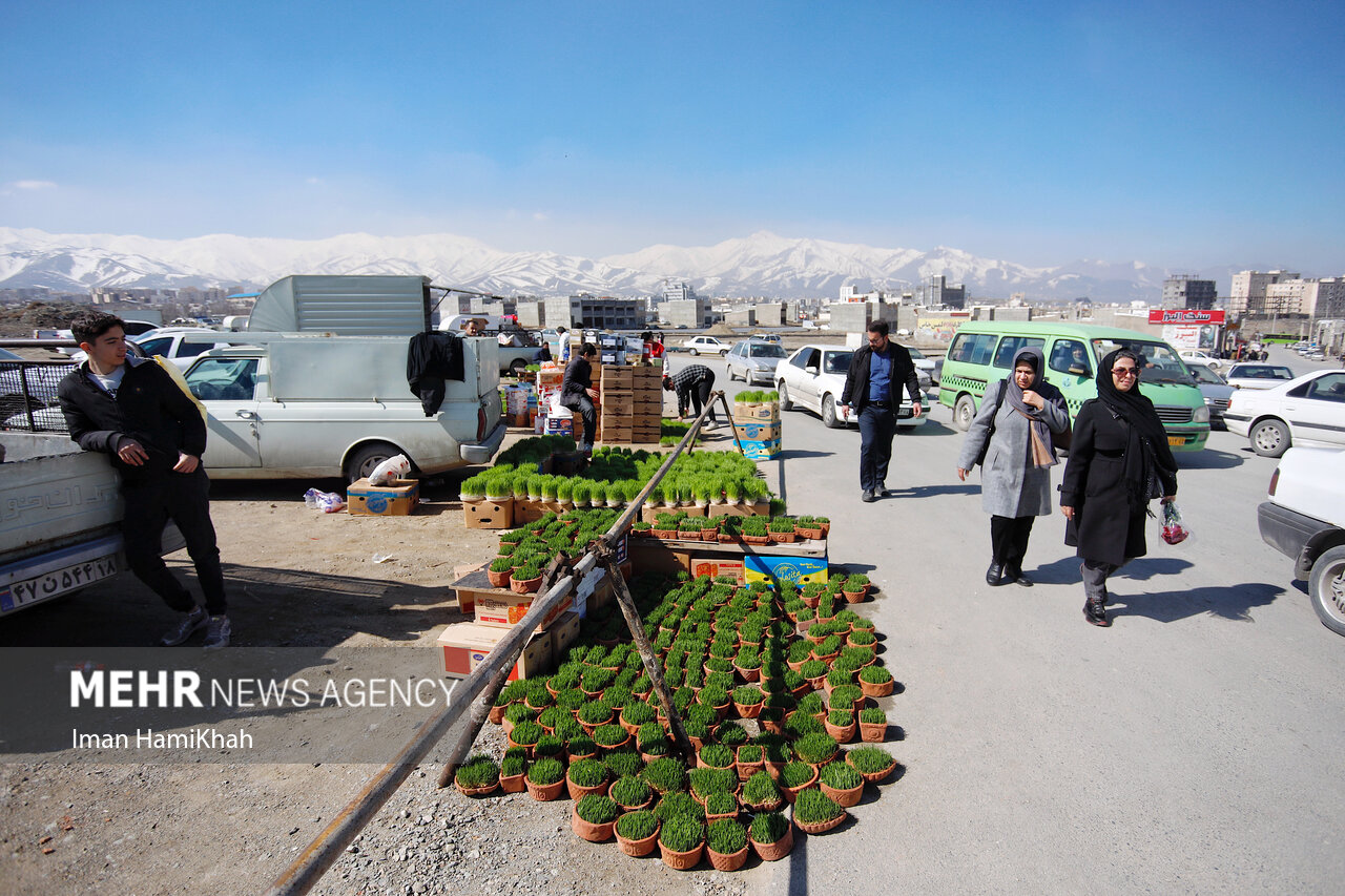 غبارروبی مزار شهدا در پنجشنبه آخر سال در همدان