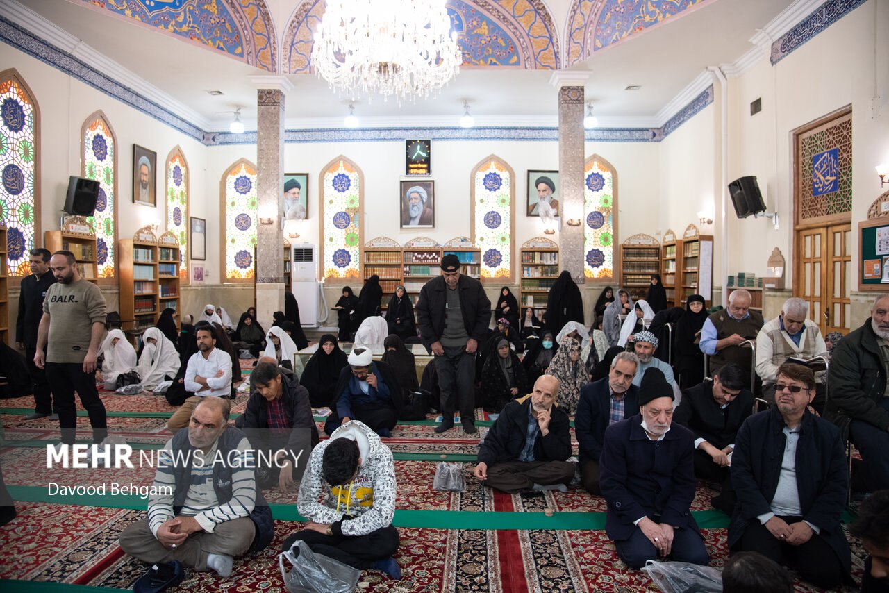محفل قرآنی زندگی با آیه‌ها در حرم مطهر امام رضا(ع)