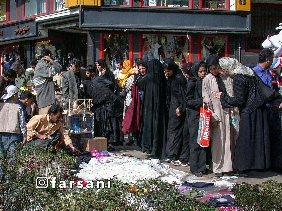 تصاویری از میدان هفت حوض نارمک تهران در ۲۹ اسفند ۱۳۸۰