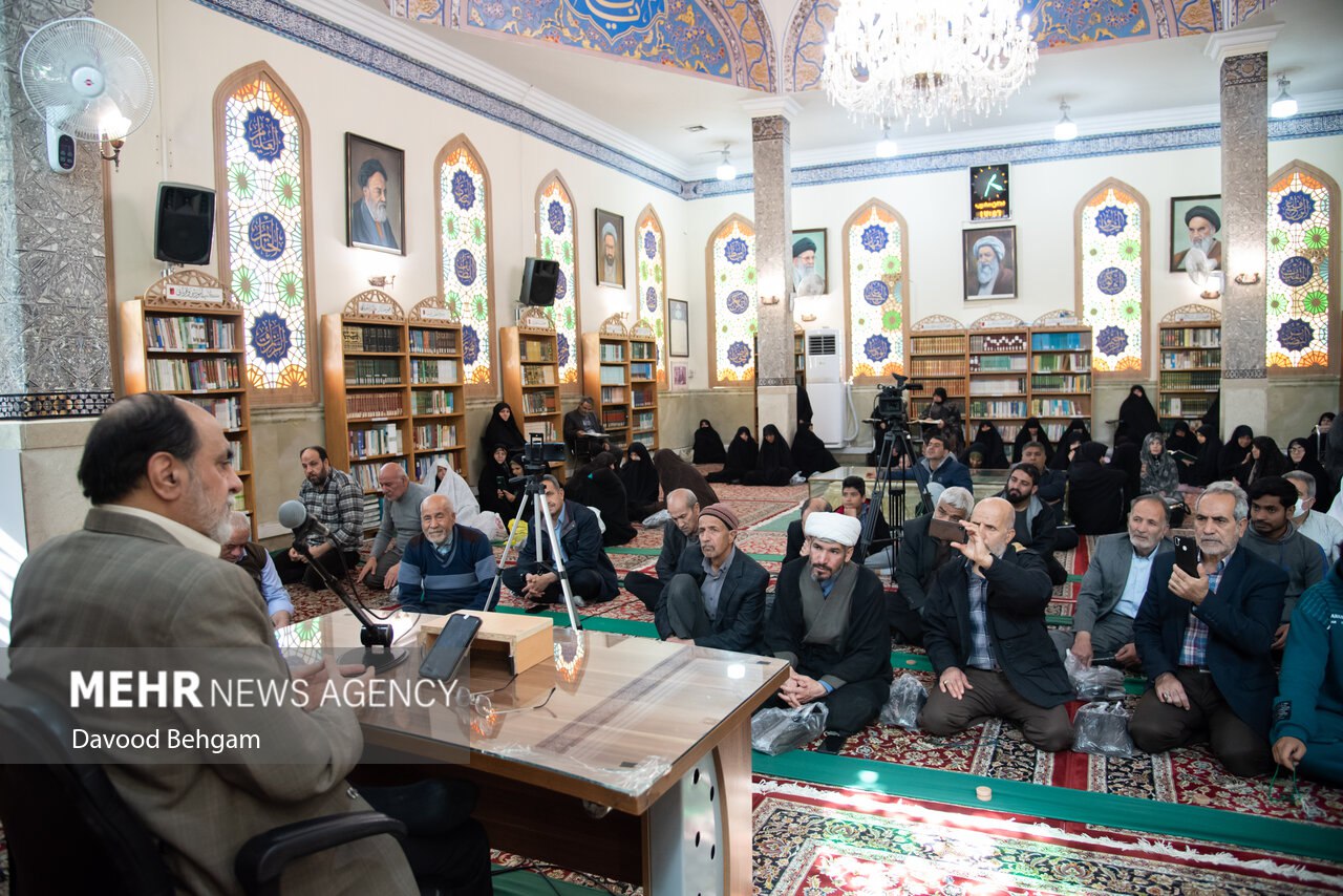 محفل قرآنی زندگی با آیه‌ها در حرم مطهر امام رضا(ع)