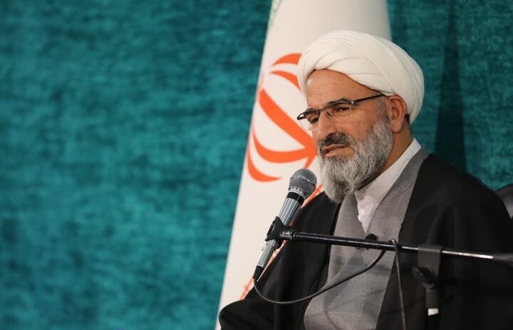مداحان استان سمنان از مسائل تفرقهبرانگیز دوری کنند