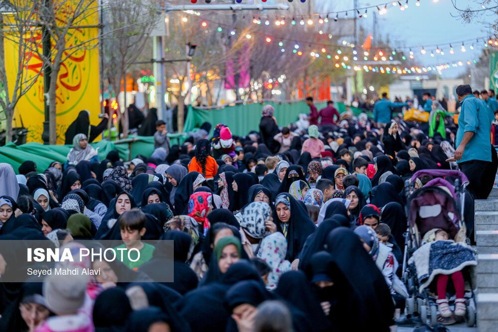 عکس/سفره بزرگ افطاری در قم