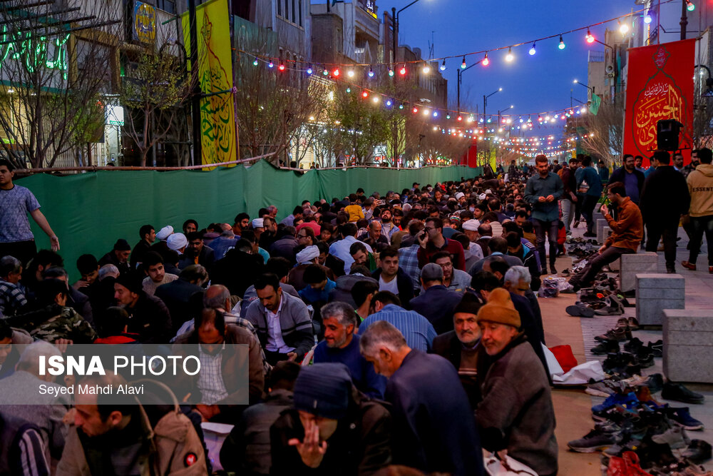 عکس/سفره بزرگ افطاری در قم