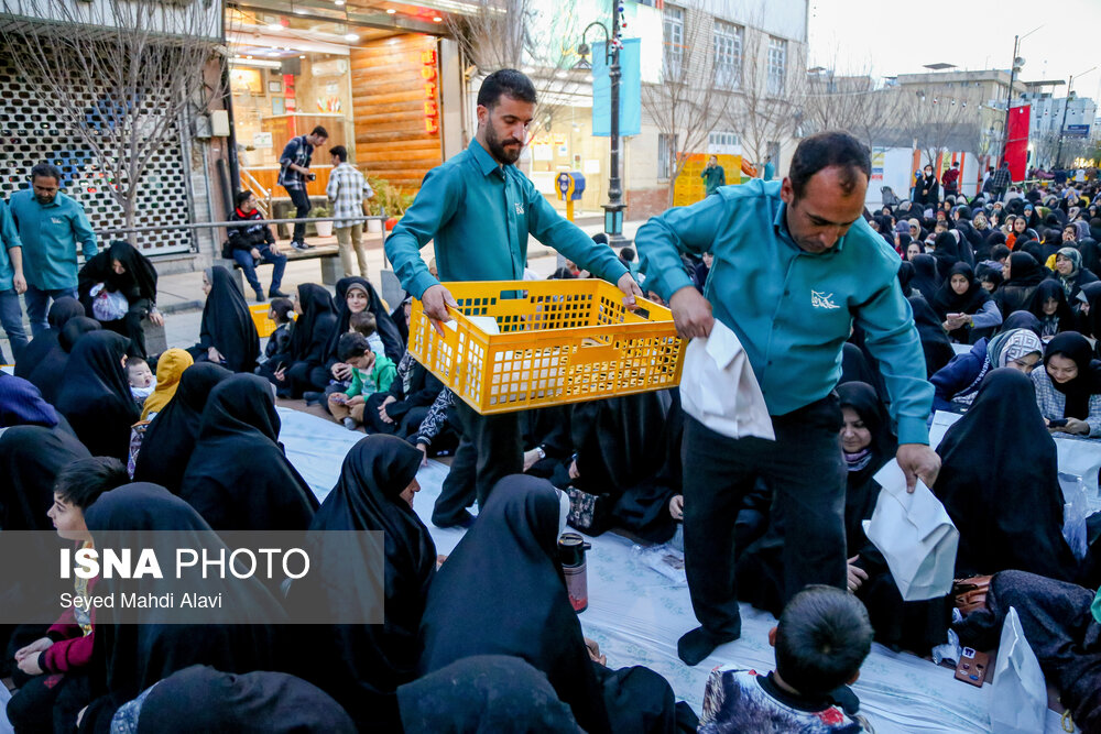 عکس/سفره بزرگ افطاری در قم
