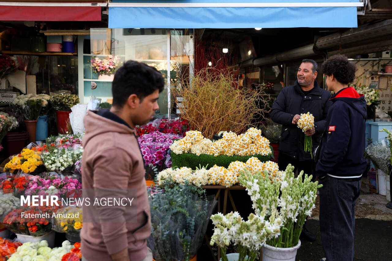 عکس/ بازار گل محلاتی در آستانه نوروز