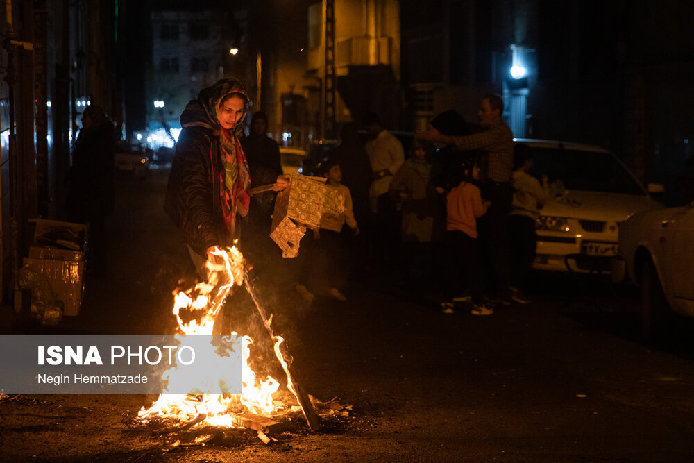 عکس/ برپایی آیین باستانی چهارشنبه‌سوری در تهران