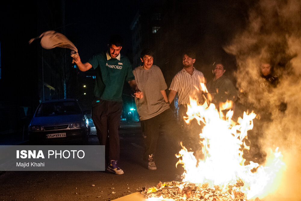 عکس/ برپایی آیین باستانی چهارشنبه‌سوری در تهران