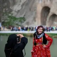 گردشگران نوروز ۱۴۰۴ در طاق‌بستان