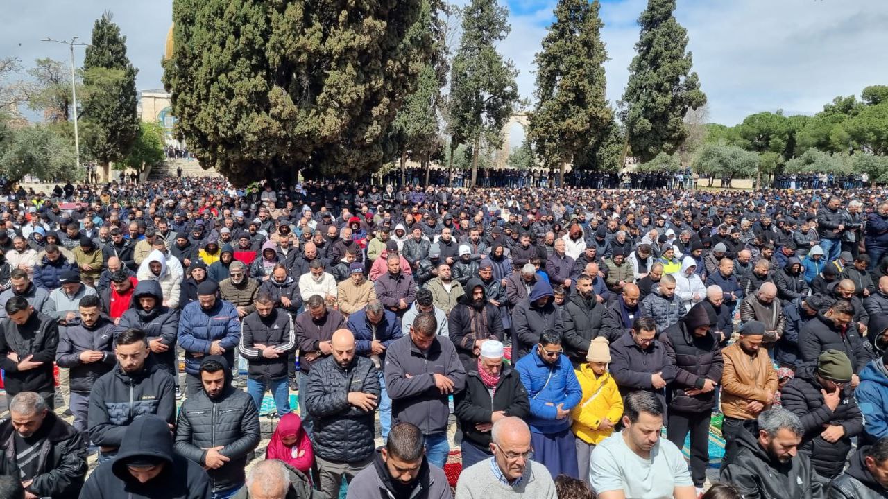 حضور ۸۰ هزار نمازگزار در سومین جمعه ماه مبارک رمضان در مسجدالاقصی 