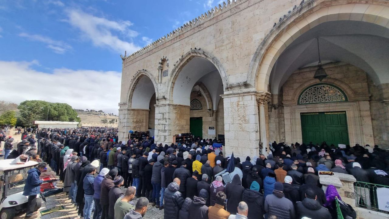 حضور ۸۰ هزار نمازگزار در سومین جمعه ماه مبارک رمضان در مسجدالاقصی 