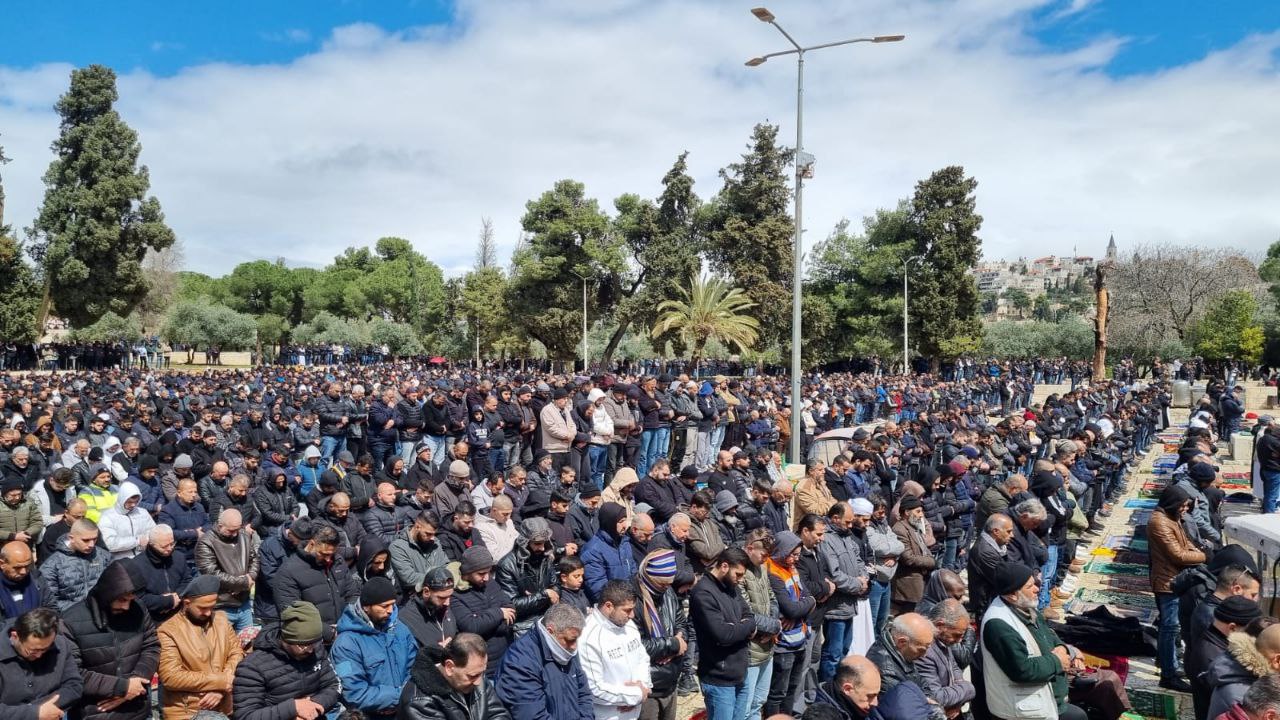 حضور ۸۰ هزار نمازگزار در سومین جمعه ماه مبارک رمضان در مسجدالاقصی 